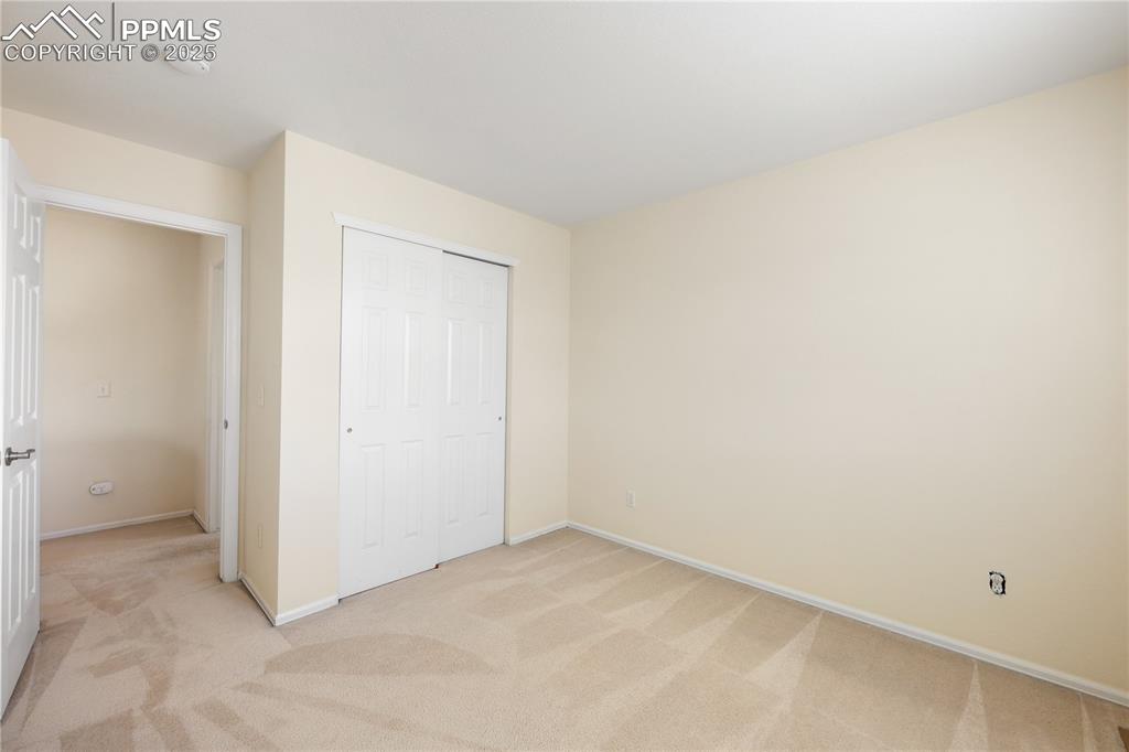 Image 21 of 47: Bedroom