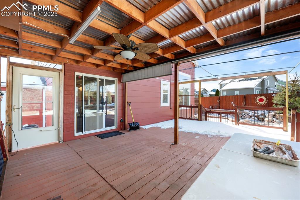 Image 32 of 47: Deck