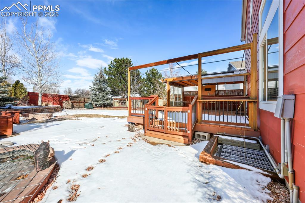 Image 39 of 47: Deck