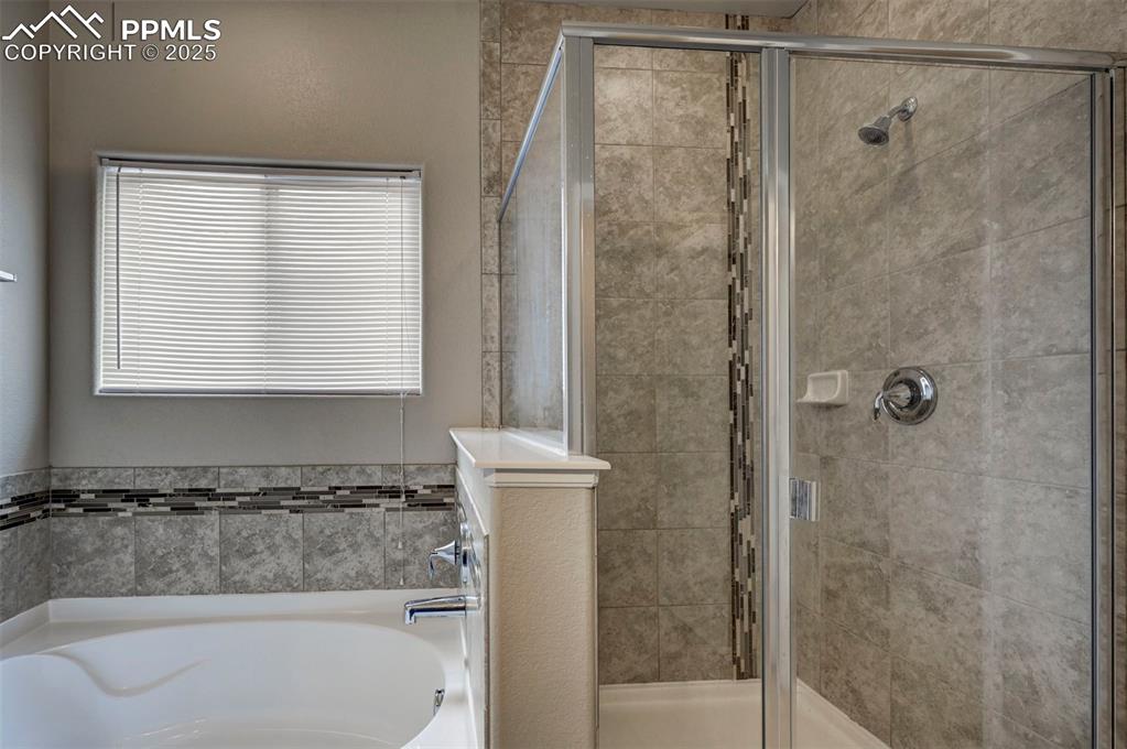 Image 15 of 37: Bathroom