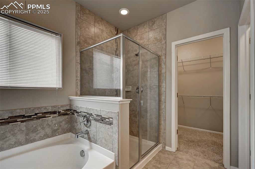 Image 16 of 37: Bathroom