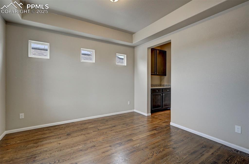 Image 4 of 37: Dining Area