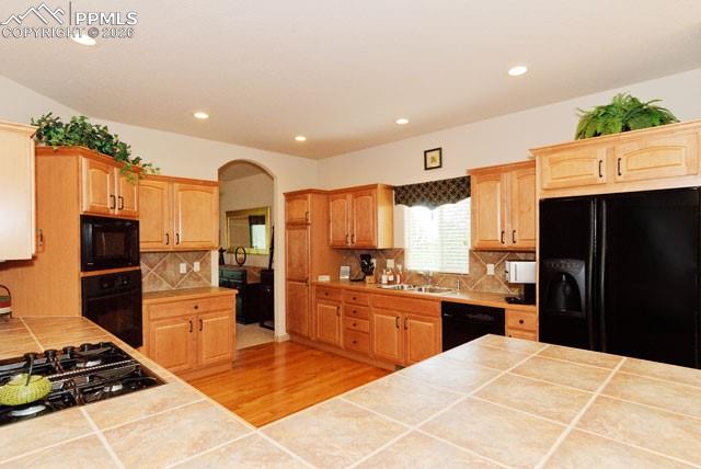 Image 10 of 49: Kitchen