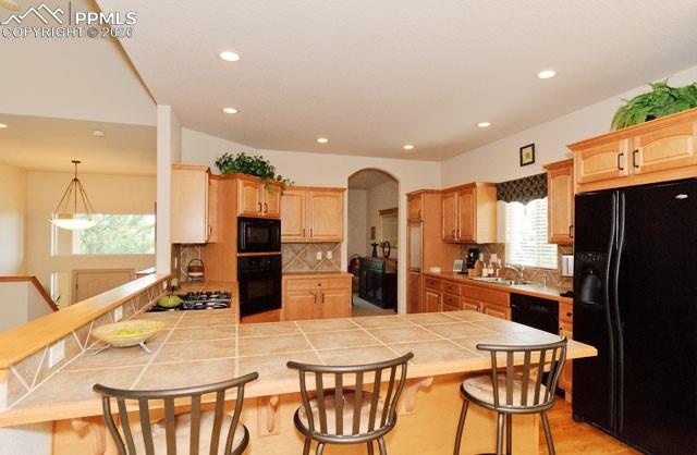 Image 11 of 49: Kitchen