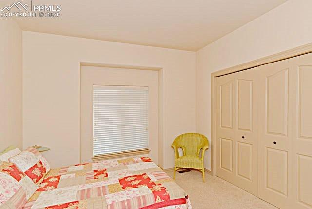 Image 26 of 49: Guest bedroom