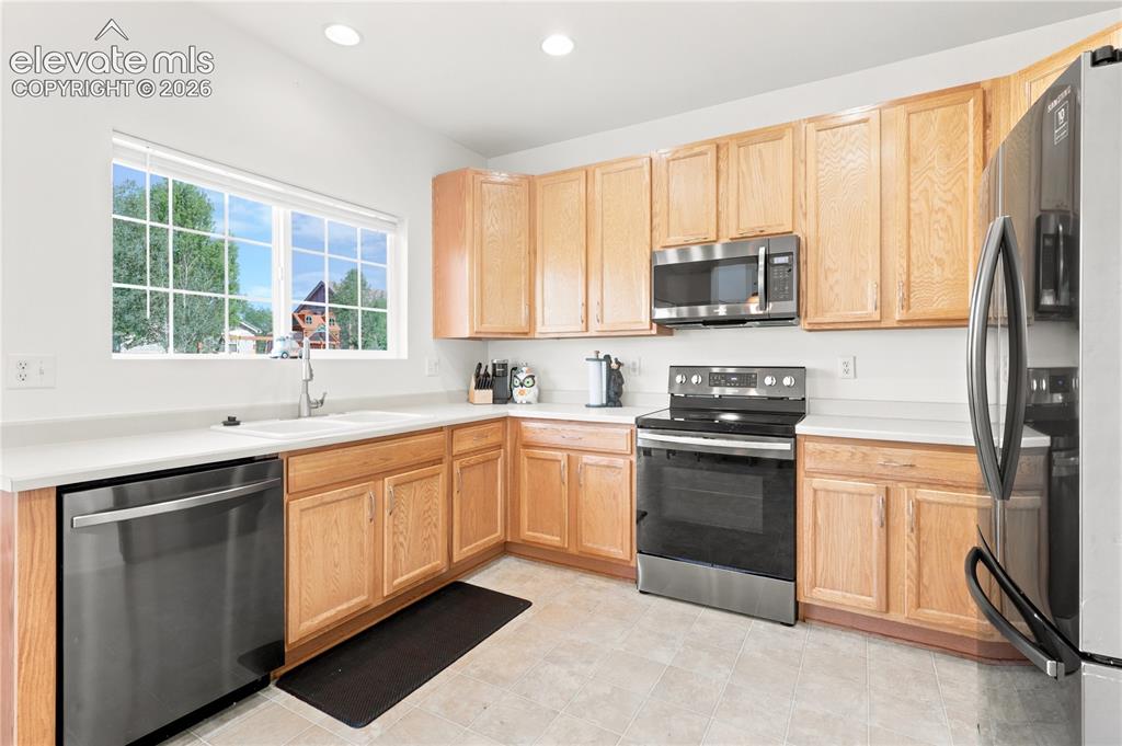 Image 13 of 48: Kitchen