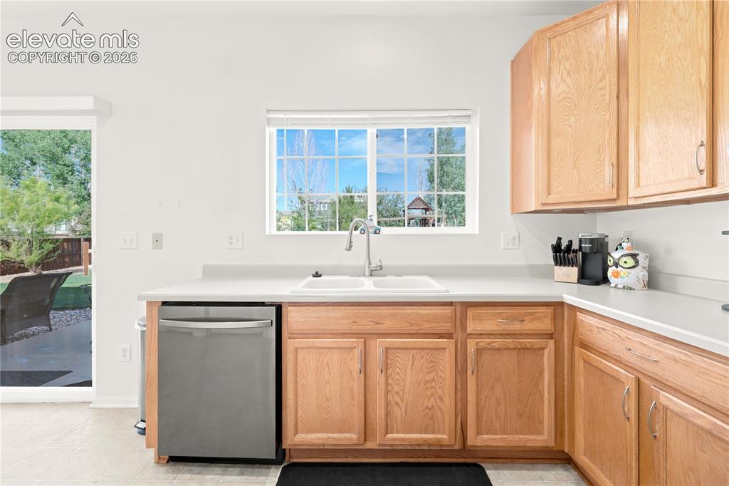 Image 14 of 48: Kitchen