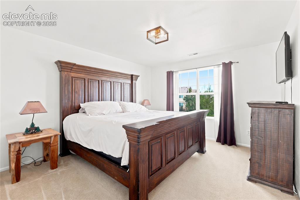 Image 19 of 48: Bedroom