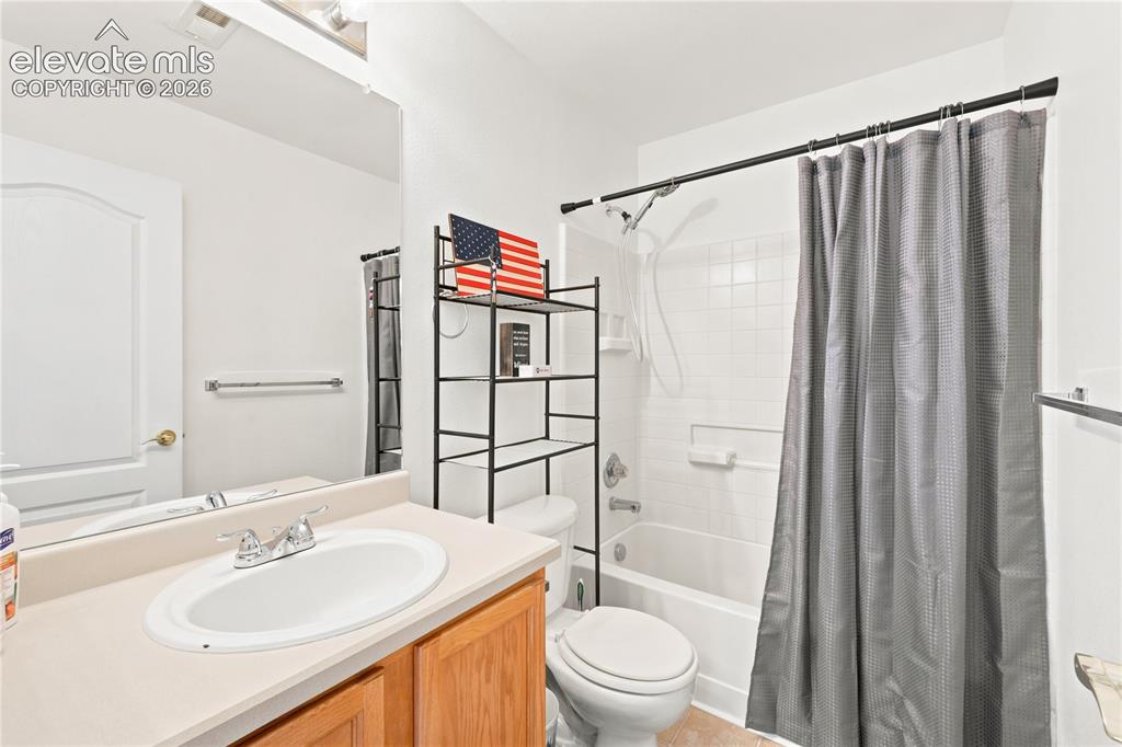 Image 31 of 48: Bathroom