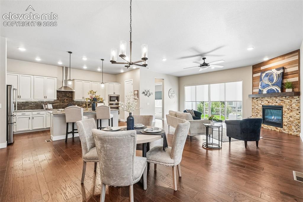 Image 10 of 48: Dining Area