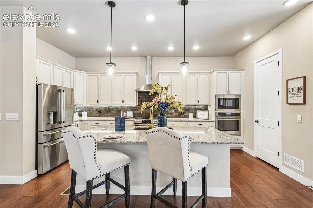 Image 13 of 48: Kitchen