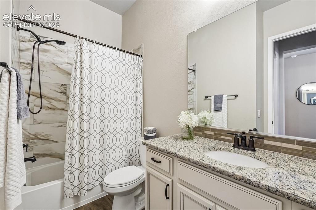Image 17 of 48: Bathroom