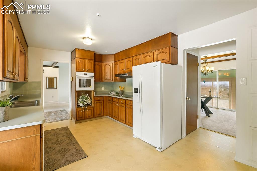 Image 11 of 43: Kitchen