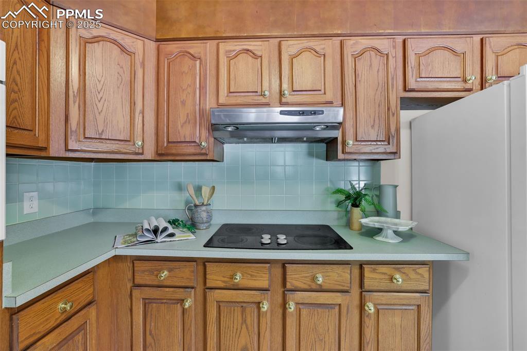 Image 12 of 43: Kitchen