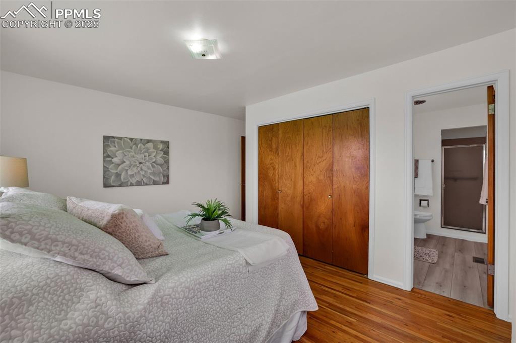 Image 17 of 43: Bedroom