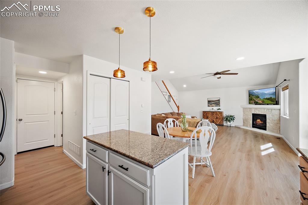 Image 14 of 44: Kitchen