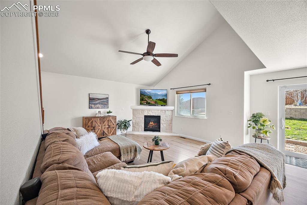 Image 18 of 44: Living Room