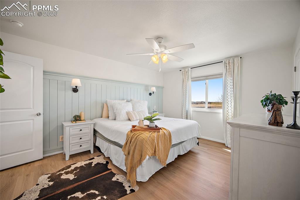 Image 20 of 44: Bedroom