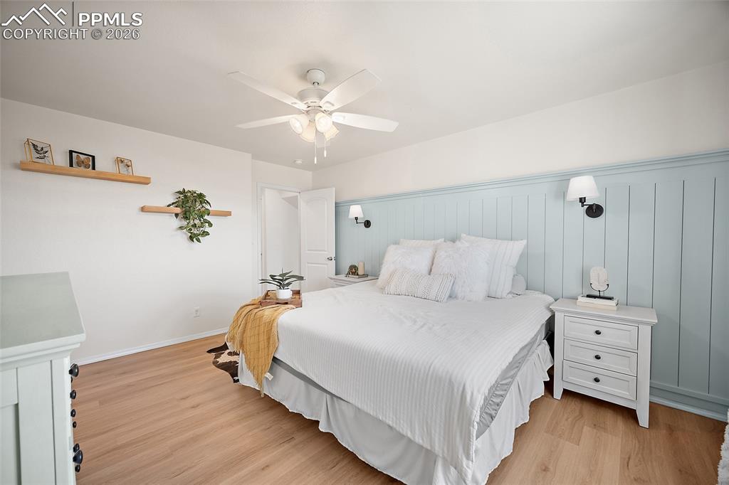 Image 21 of 44: Bedroom