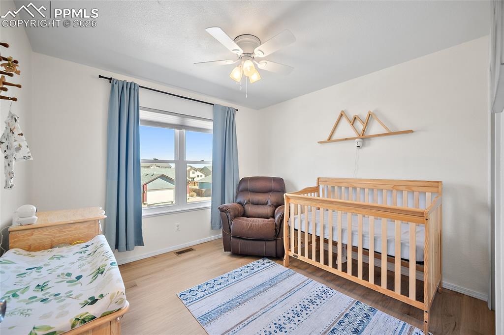 Image 27 of 44: Bedroom