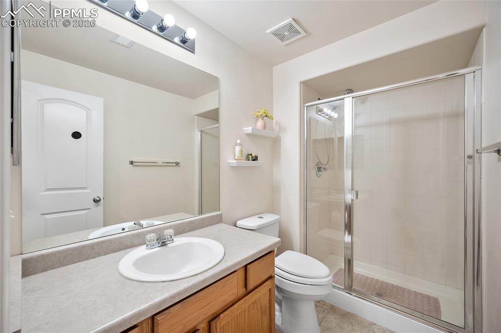 Image 33 of 44: Bathroom