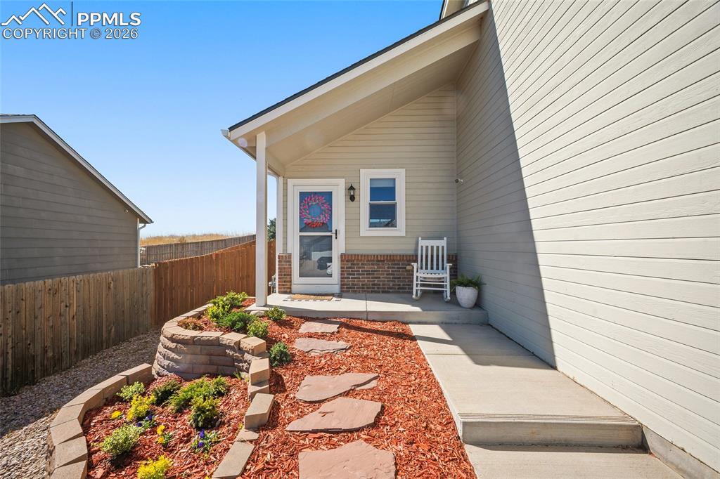 Image 43 of 44: Entry