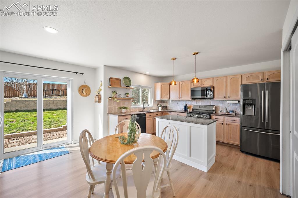 Image 8 of 44: Kitchen