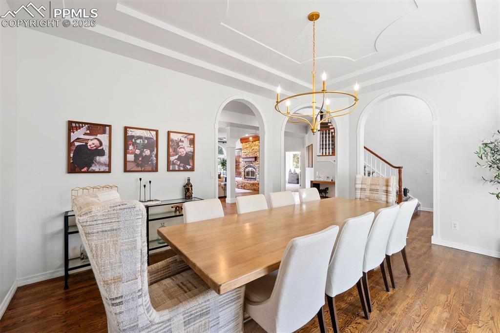 Image 12 of 50: Dining Area