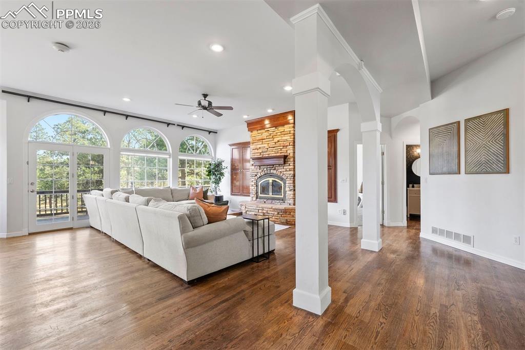 Image 13 of 50: Living Room