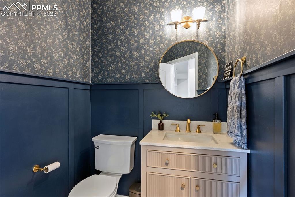 Image 23 of 50: Bathroom