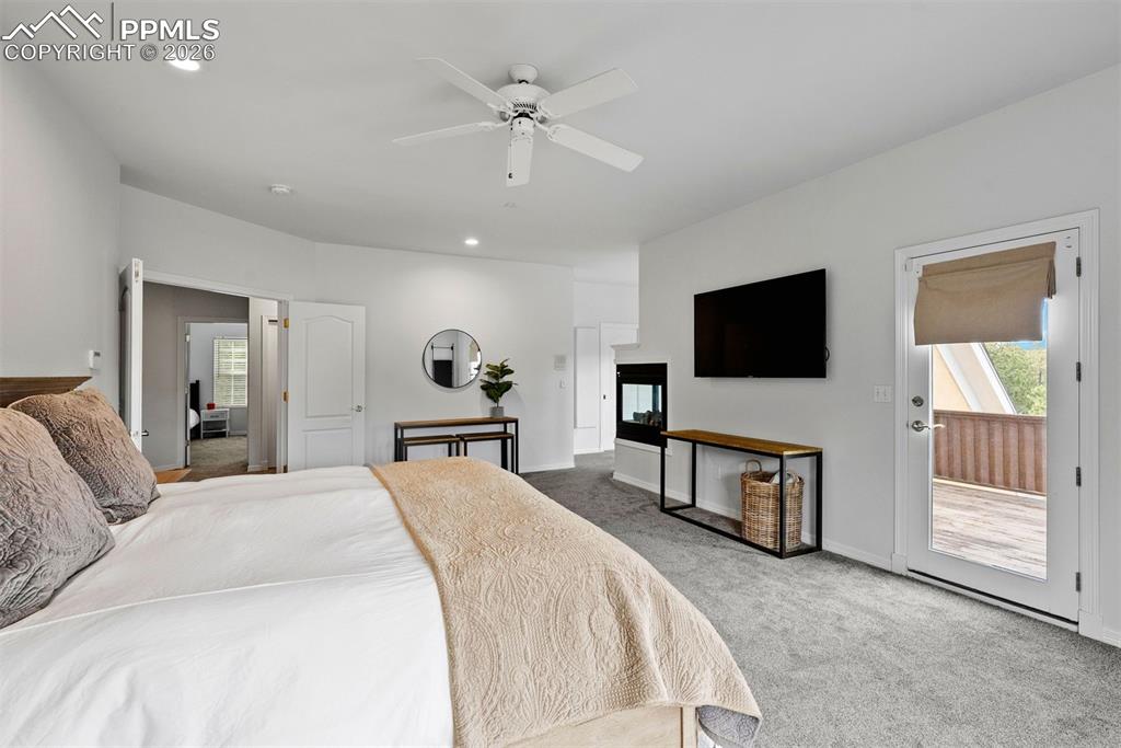 Image 25 of 50: Bedroom