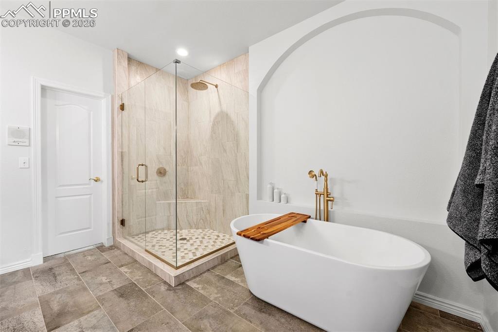 Image 28 of 50: Bathroom