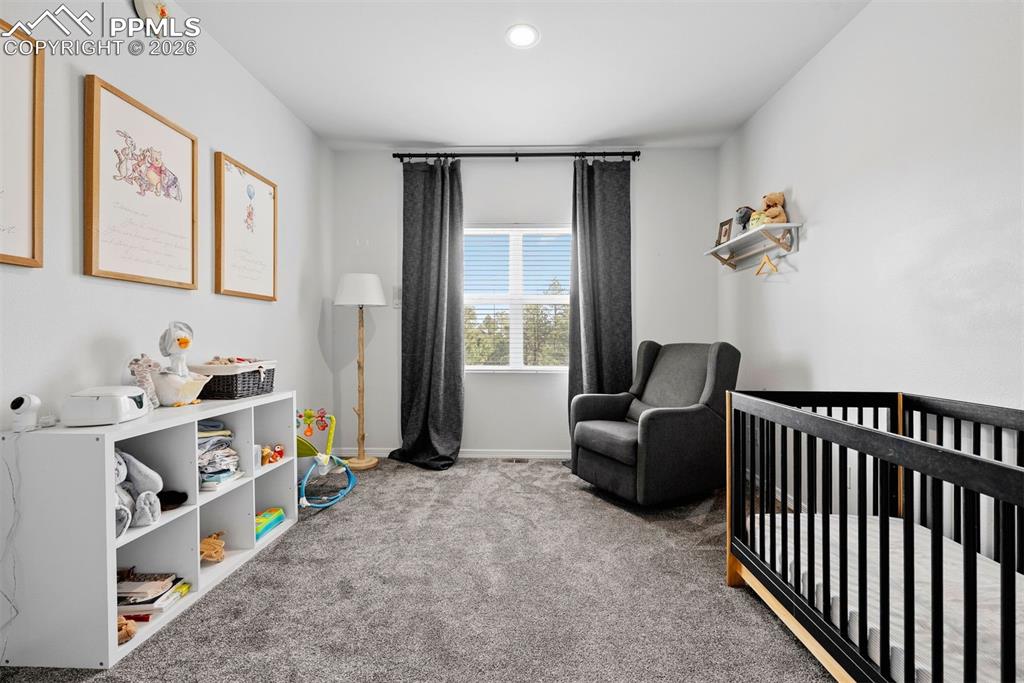 Image 34 of 50: Bedroom