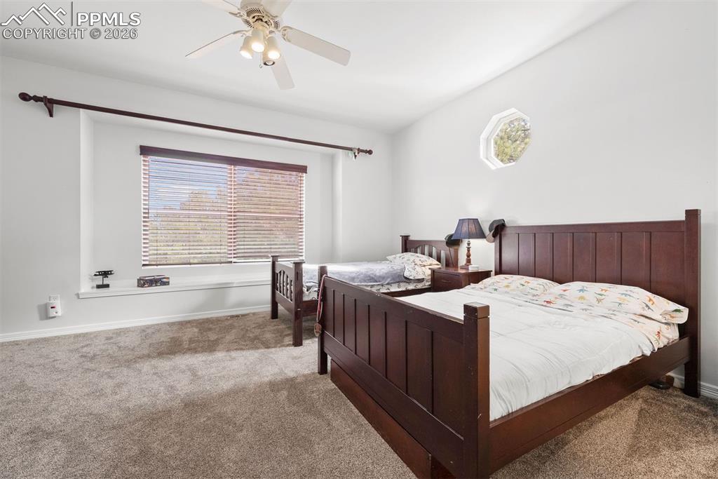 Image 39 of 50: Bedroom