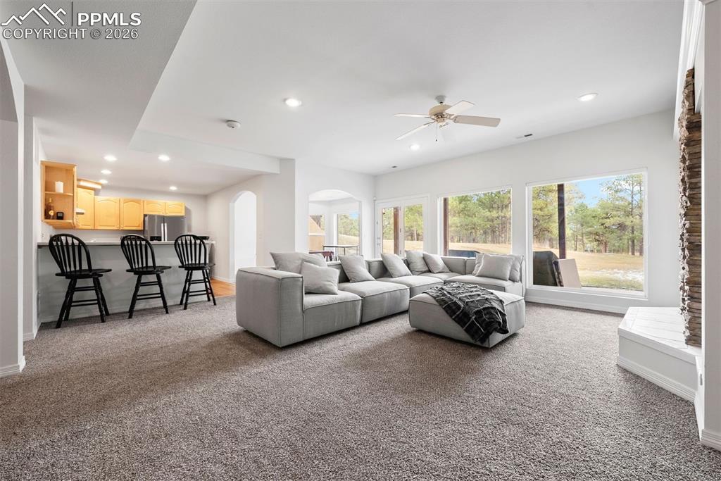 Image 42 of 50: Living Room