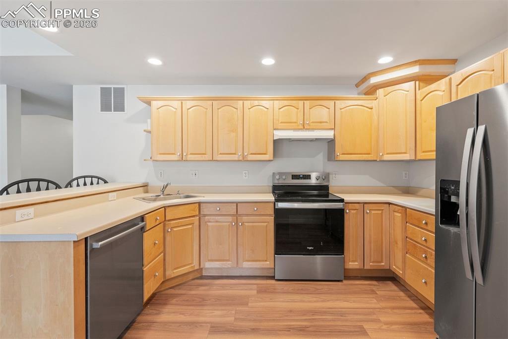 Image 43 of 50: Kitchen