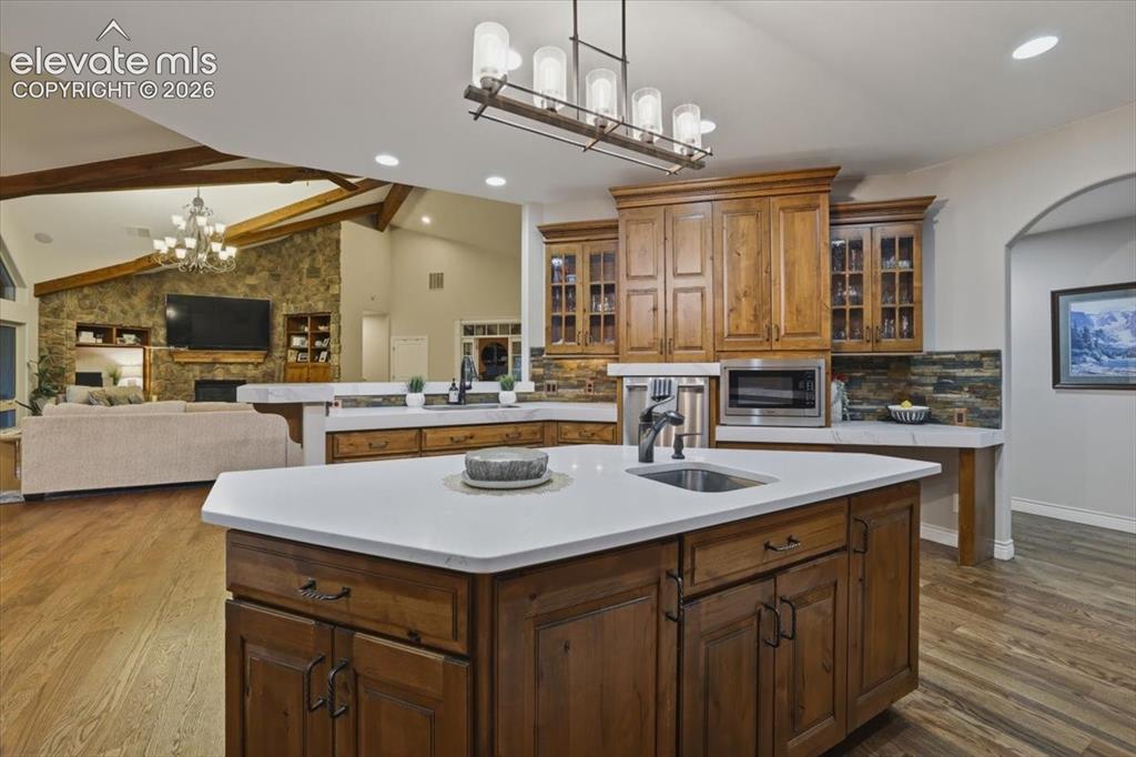 Image 16 of 50: Kitchen