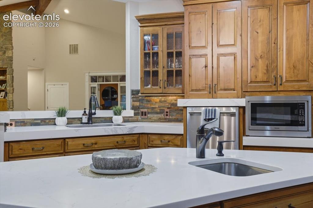 Image 17 of 50: Kitchen