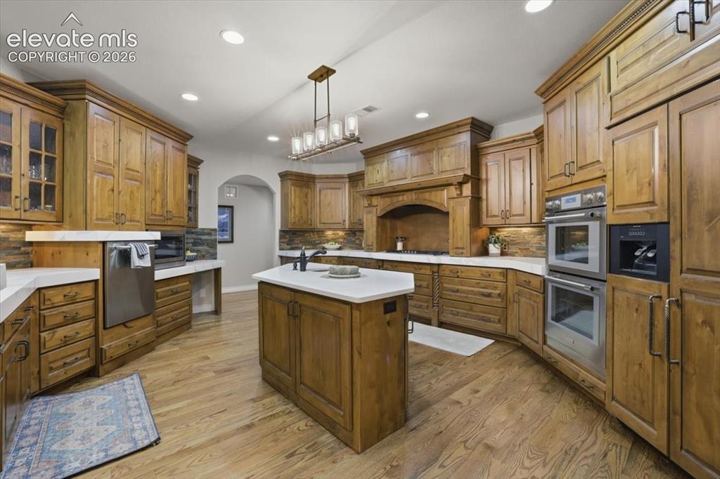 Image 19 of 50: Kitchen