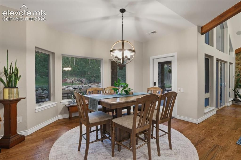 Image 9 of 50: Dining Area