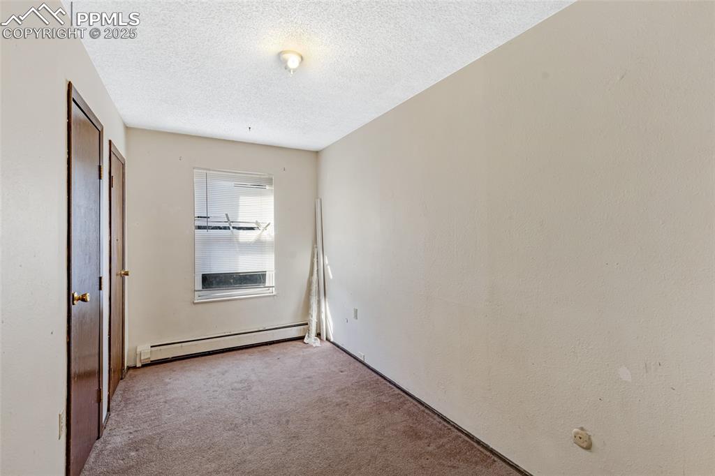 Image 17 of 30: Bedroom