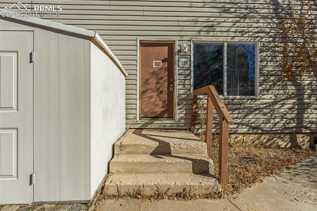 Image 20 of 30: Entry