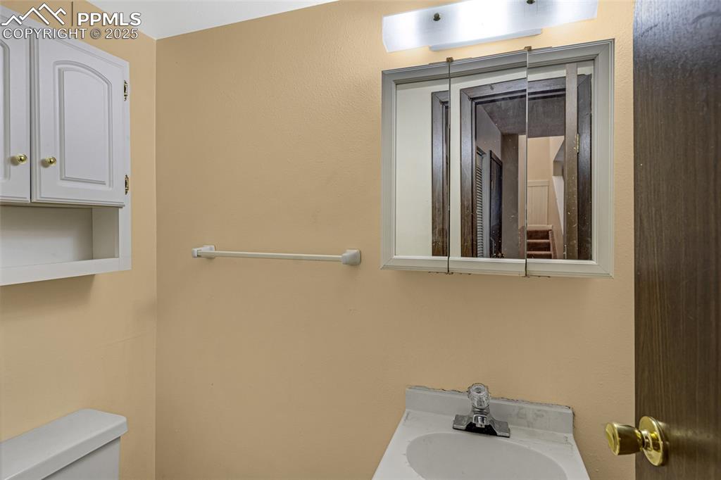 Image 26 of 30: Bathroom