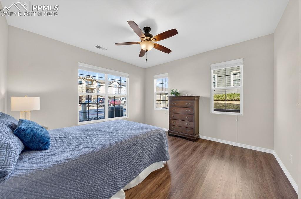 Image 12 of 26: Bedroom