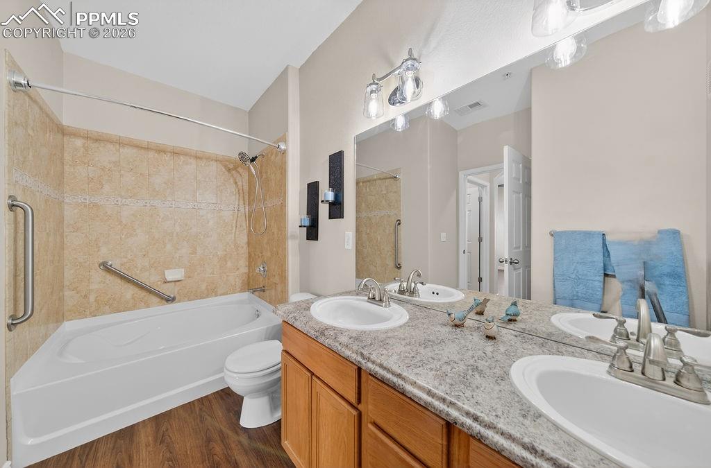 Image 16 of 26: Primary bathroom