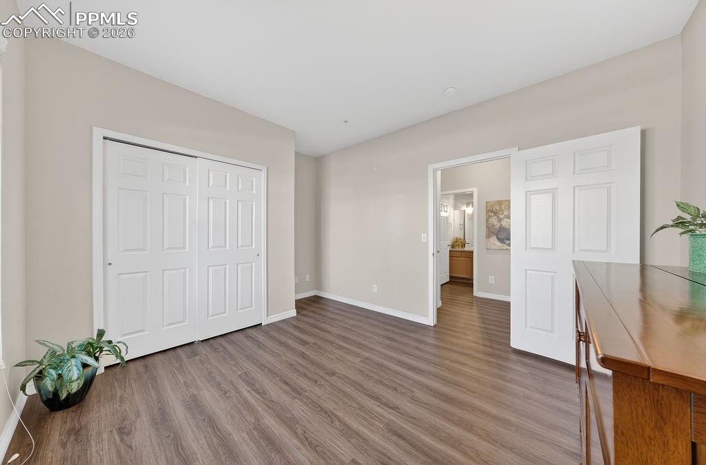 Image 19 of 26: Bedroom