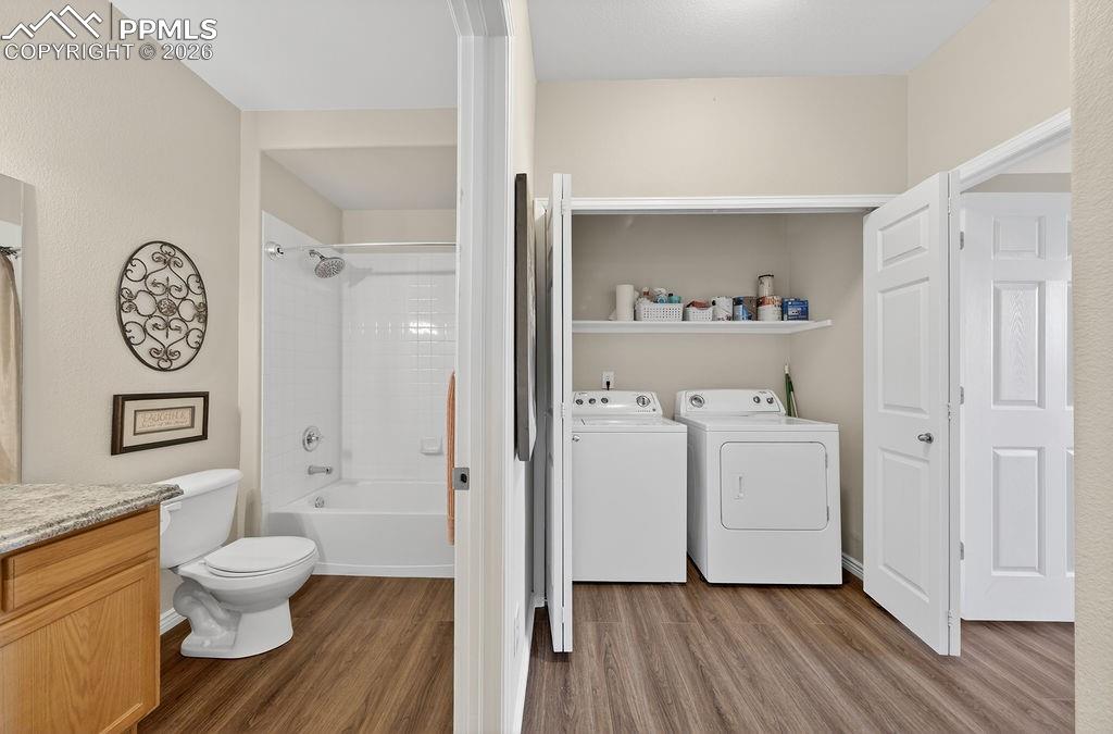 Image 21 of 26: Bathroom