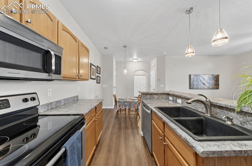 Image 6 of 26: Kitchen