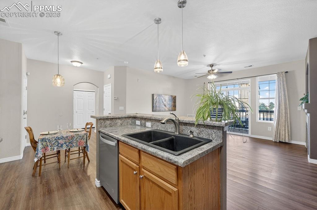 Image 7 of 26: Kitchen