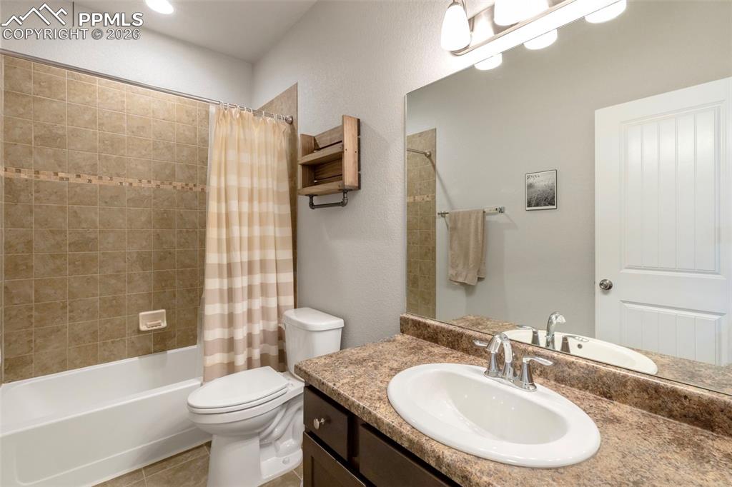 Image 17 of 28: Full bathroom off of the entry